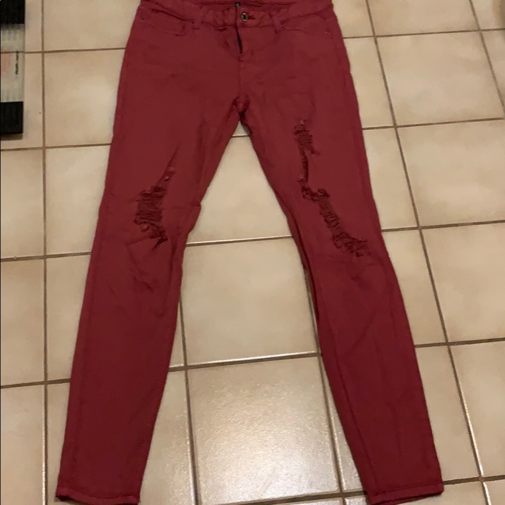 Burgundy skinny jeans! 👖